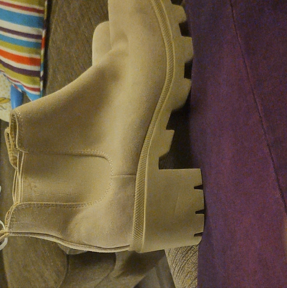 Women's Cream Suade Ankle Boots Steve Madden New
